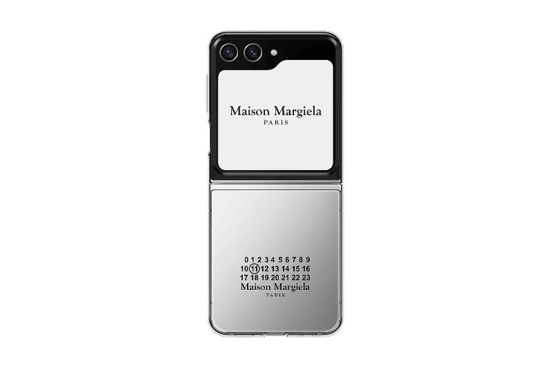 011-galaxy-zflip5-maison-margiela-edition-flipcard-simplelogo-openback.jpg