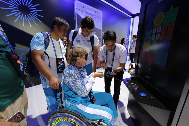 First-Time Paralympic Medalist From Kazakhstan, Zufiya Gabibullina, Visits The Samsung Galaxy Studio in Olympic Park