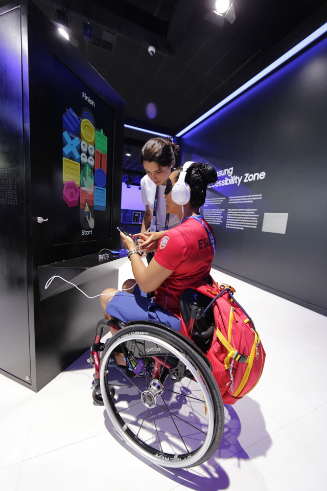 Spain's Most-Decorated Paralympian, Teresa Perales, Visits The Samsung Galaxy Studio in Olympic Park to Experience Samsung's Mobile Technologies