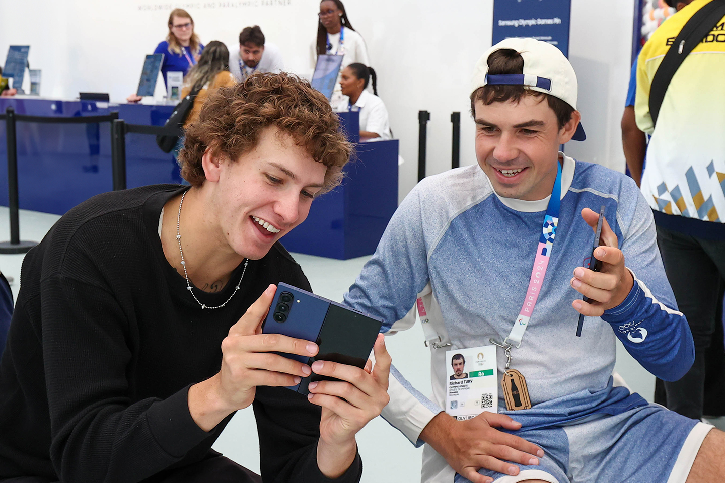 Imagen del reportaje París 2024: los miembros del equipo Samsung Galaxy se reúnen en el Olympic™ en Samsung | Village Plaza