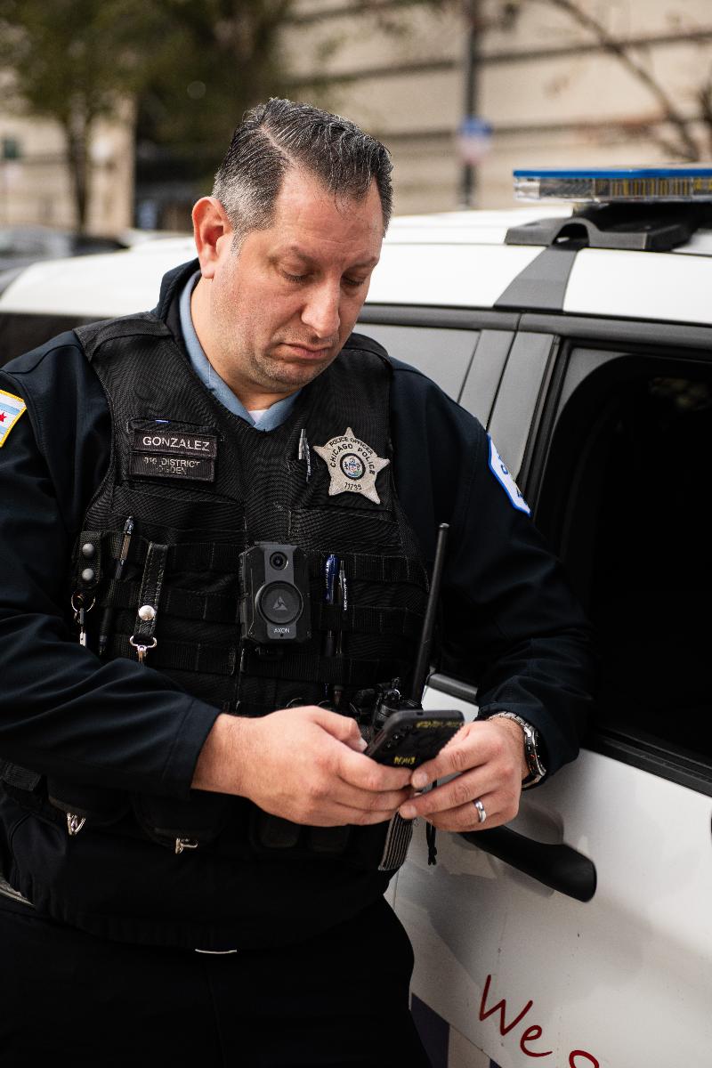 007-Samsung-Equips-Chicago-Police-With-10000-Galaxy-S-Series-Smartphones.jpg