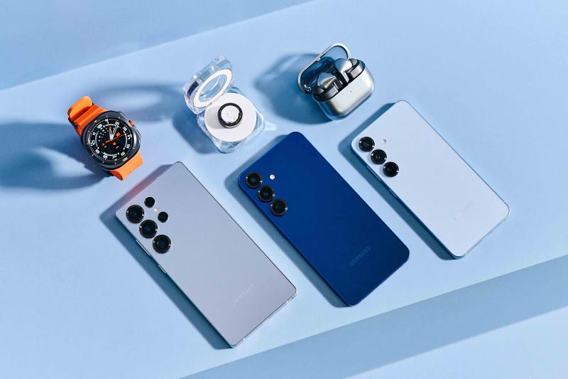 009-eco-galaxy-s25ultra-titaniumsilverblue-s25plus-navy-s25-icyblue-watch-ultra-titaniumgray-buds3pro-silver-ring-titaniumsilver.jpg