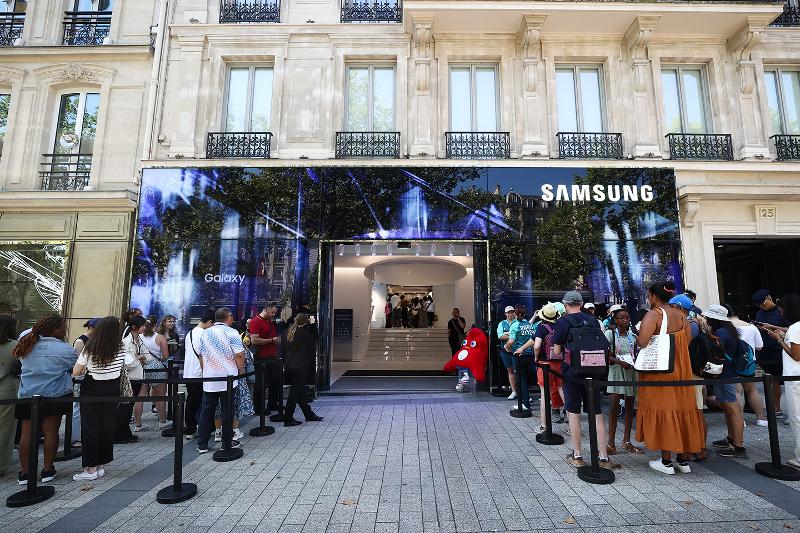 008-Paris-2024-Samsung-Galaxy-Embraces-a-Games-Wide-Open-and-Powers-Paris-2024-to-Memorable-Milestones.jpg