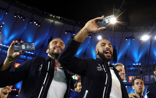 Olympians Capture the Excitement of the Rio 2016 Olympic Games Opening Ceremony through the Samsung Galaxy S7 edge Olympic Games Limited Edition