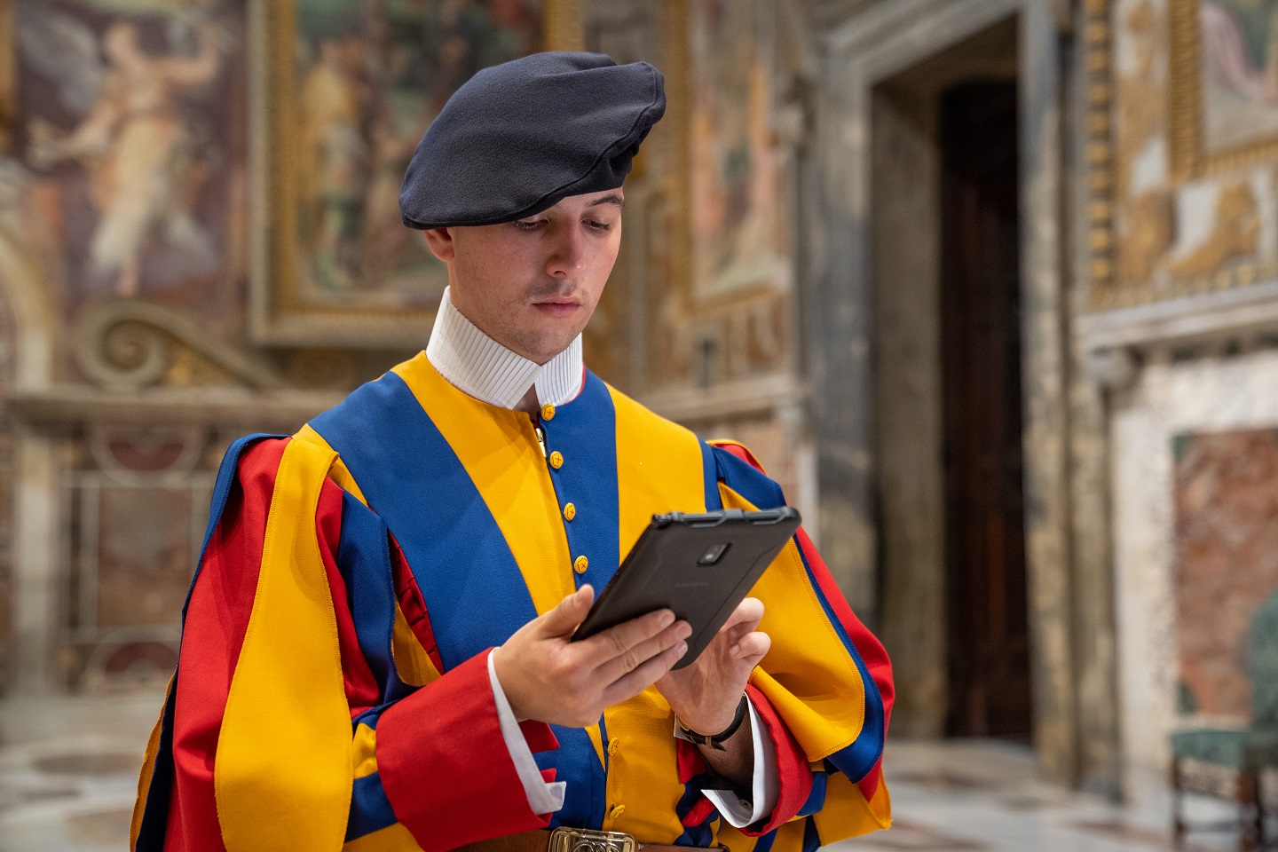 Swiss Guard using Galaxy product with Samsung Knox Suite