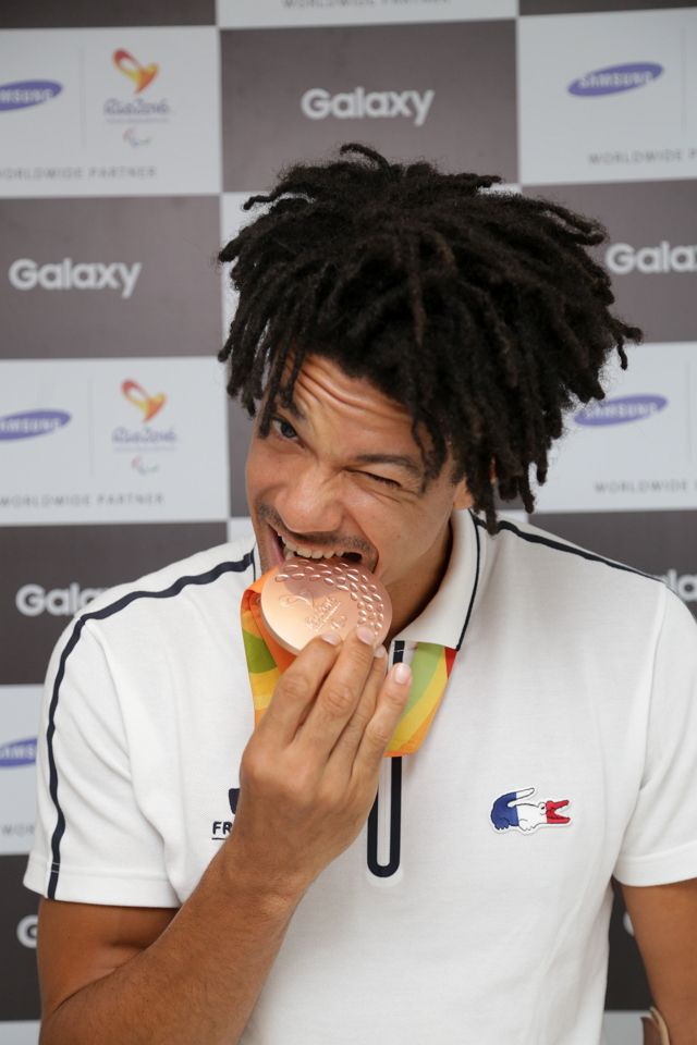 French Paralympian and World Record Holder, Arnaud Assoumani, Visits The Samsung Galaxy Studio in Olympic Park to Try Samsung's Mobile Accessibility Technology