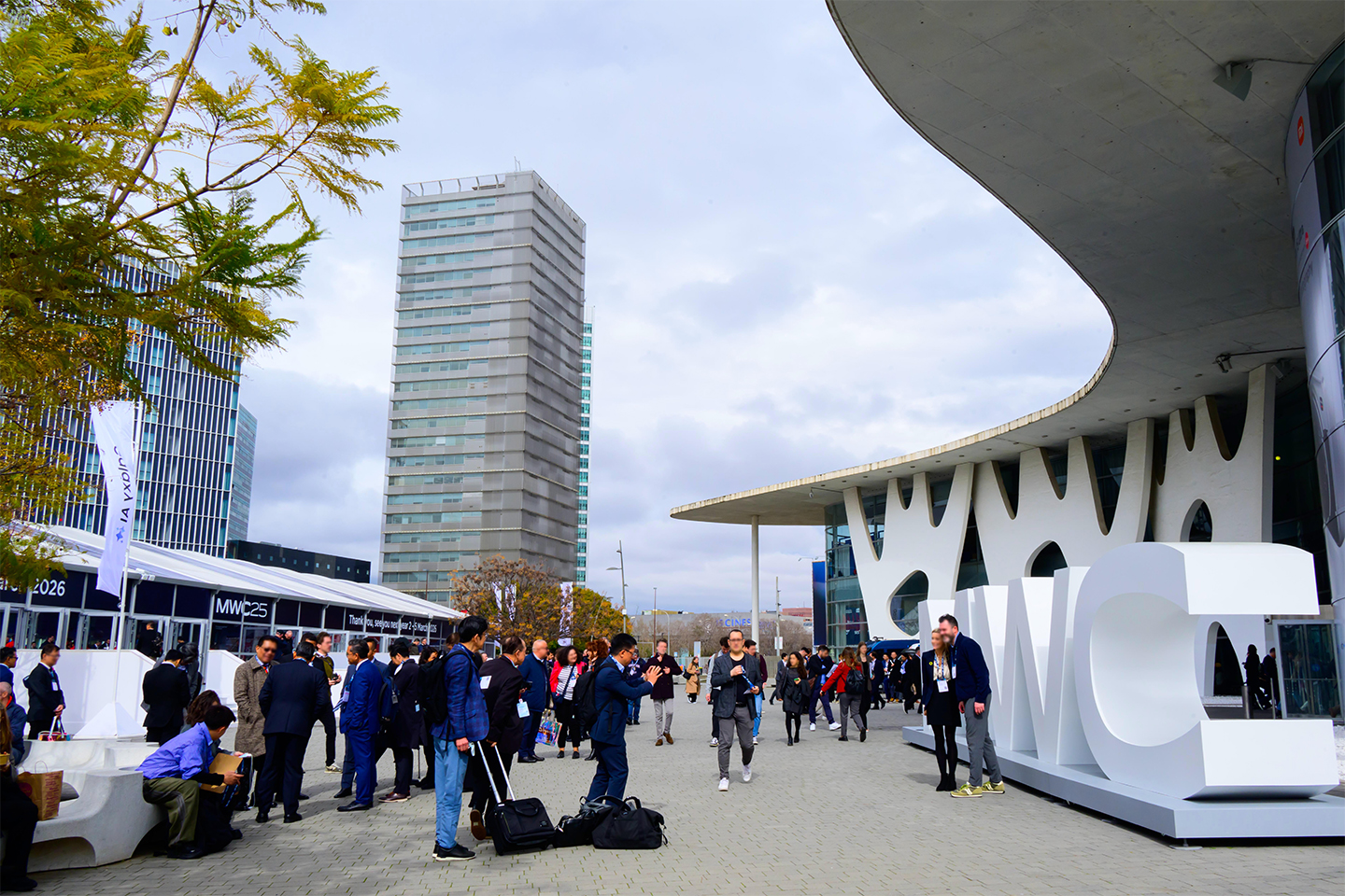 Body image of [MWC 2025] Explore AI-Powered Innovation in Mobile, Health, Home and Networks With Samsung