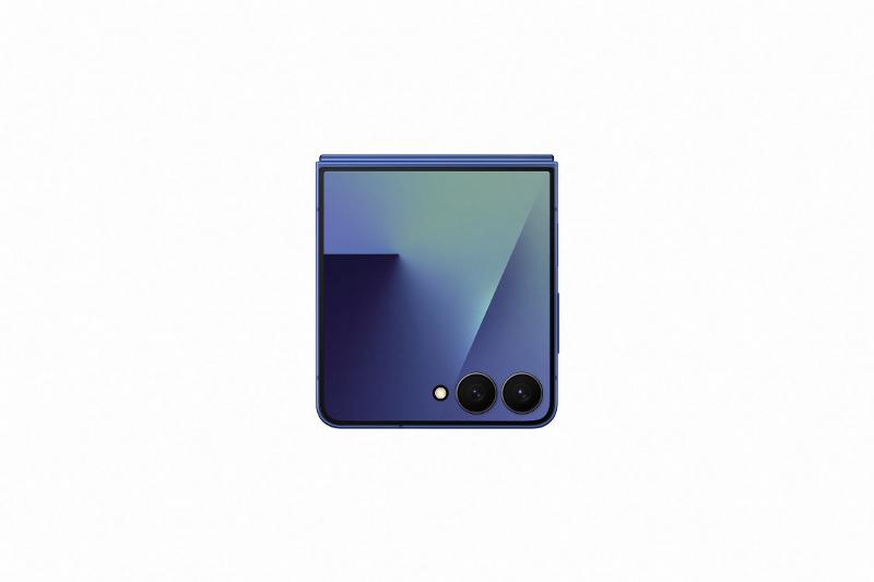 003-galaxy-zflip7-blueshadow-closedfront.jpg