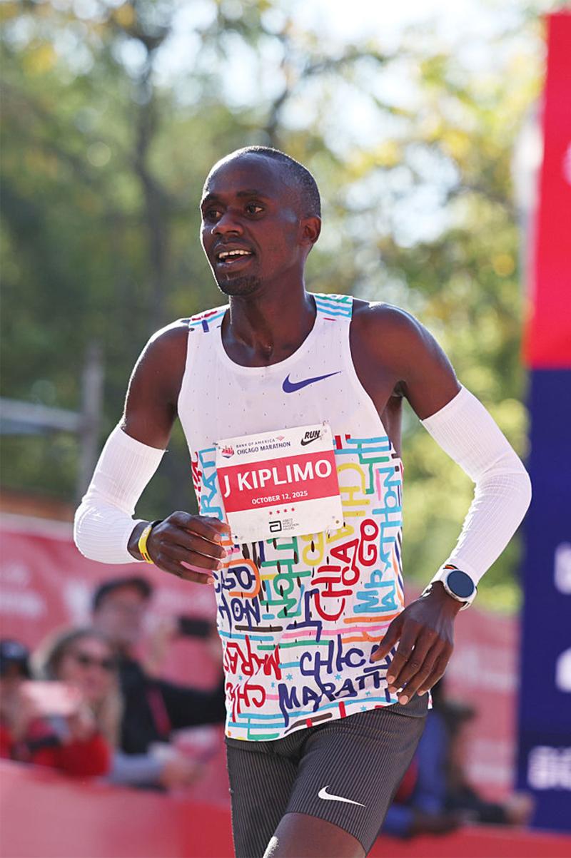 001-Jacob-Kiplimo-Wins-2025-Chicago-Marathon-Wearing-Galaxy-Watch8-Newsbody.jpg