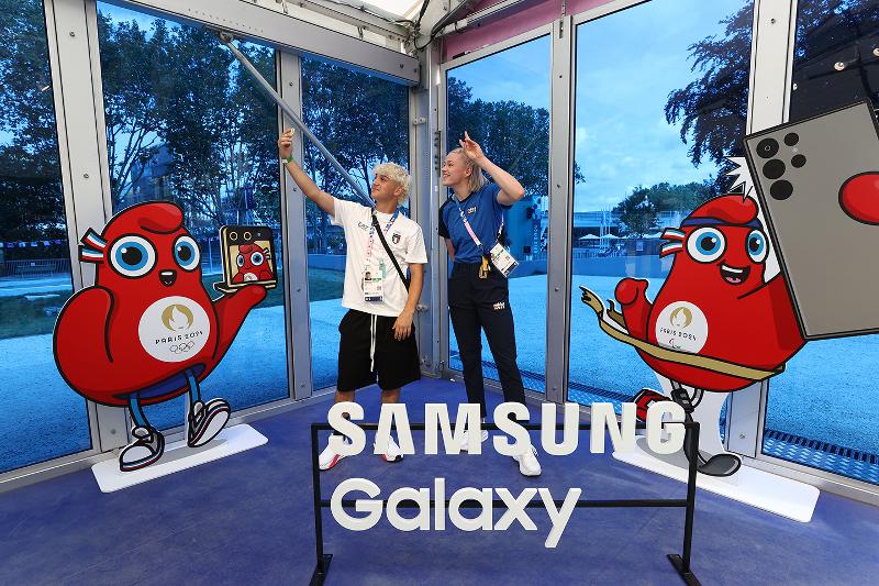 003-Paris-2024-Team-Samsung-Galaxy-Members-Meet-at-the-Olympic-rendezvous-Samsung-Village-Plaza.jpg