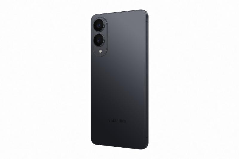 016-galaxy-s25edge-titaniumjetblack-device-back-r30.jpg