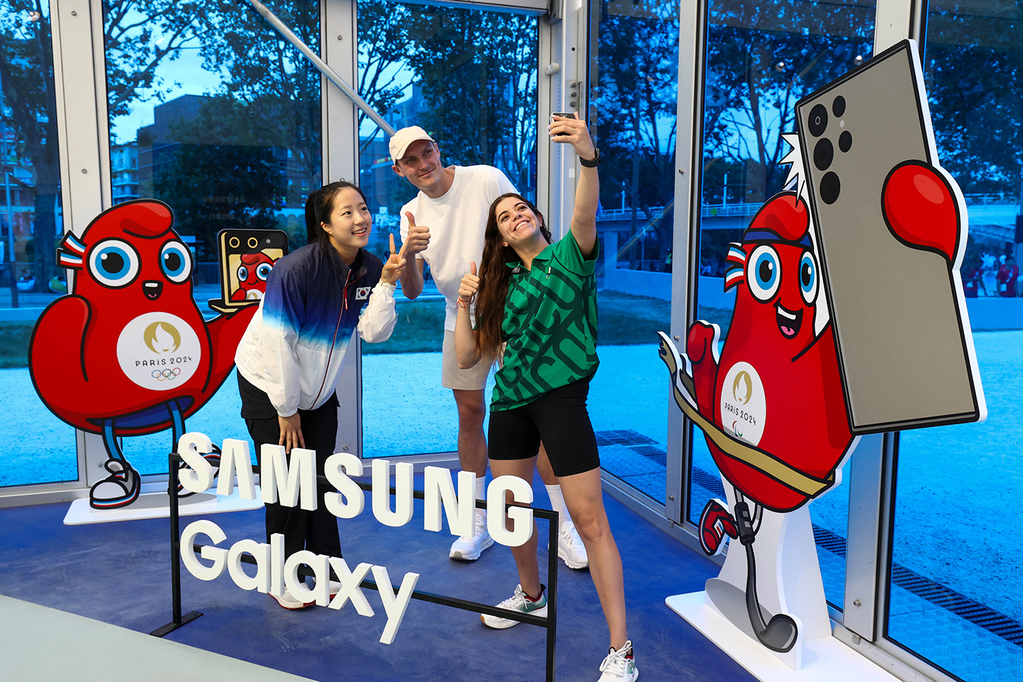 Imagen del reportaje París 2024: los miembros del equipo Samsung Galaxy se reúnen en el Olympic™ en Samsung | Village Plaza