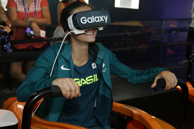 Paralympic Medalist From Brazil, Verônica Hipólito, Visits The Samsung Galaxy Studio in Olympic Park