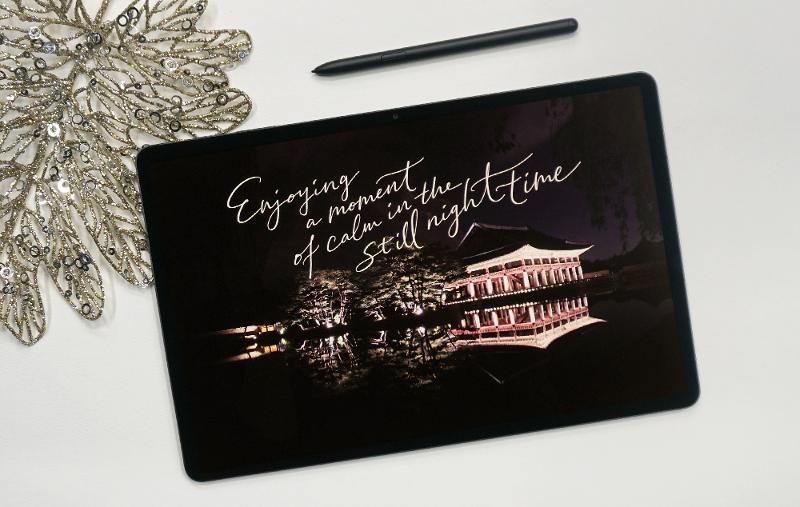 001_GalaxyTabS7plus_calligraphy_20150505_Korea_GyeongbokgungPalace_JinwookO_lifestyle-1.jpg