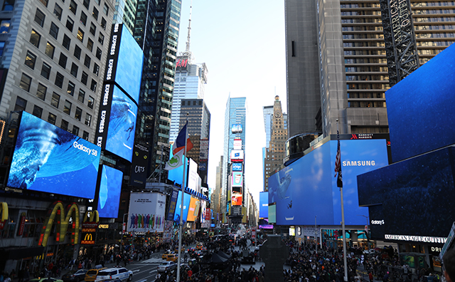 [Photo] Samsung Lights Up the World at the Galaxy S8 Unpacked Event