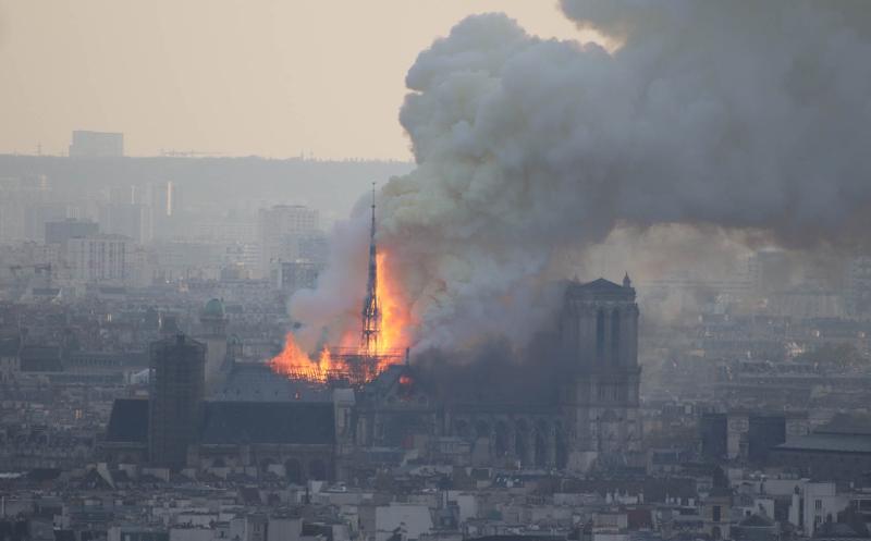 004-Notre-Dame-de-Paris-The-Augmented-Exhibition-The fire-©Histovery.jpg