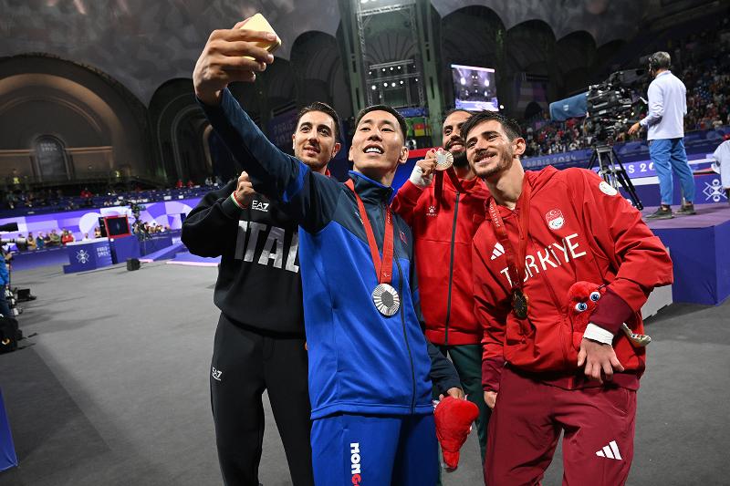 006-Paralympic-Victory-Selfie.jpg