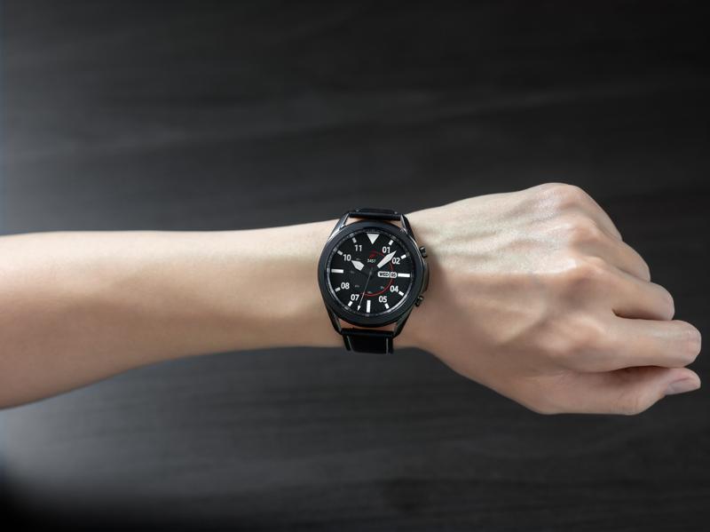 006_galaxywatch3_lifestyle_image-1.jpg