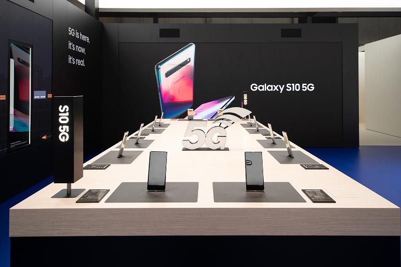 2-03.-Samsung-Booth-overall-2.jpg