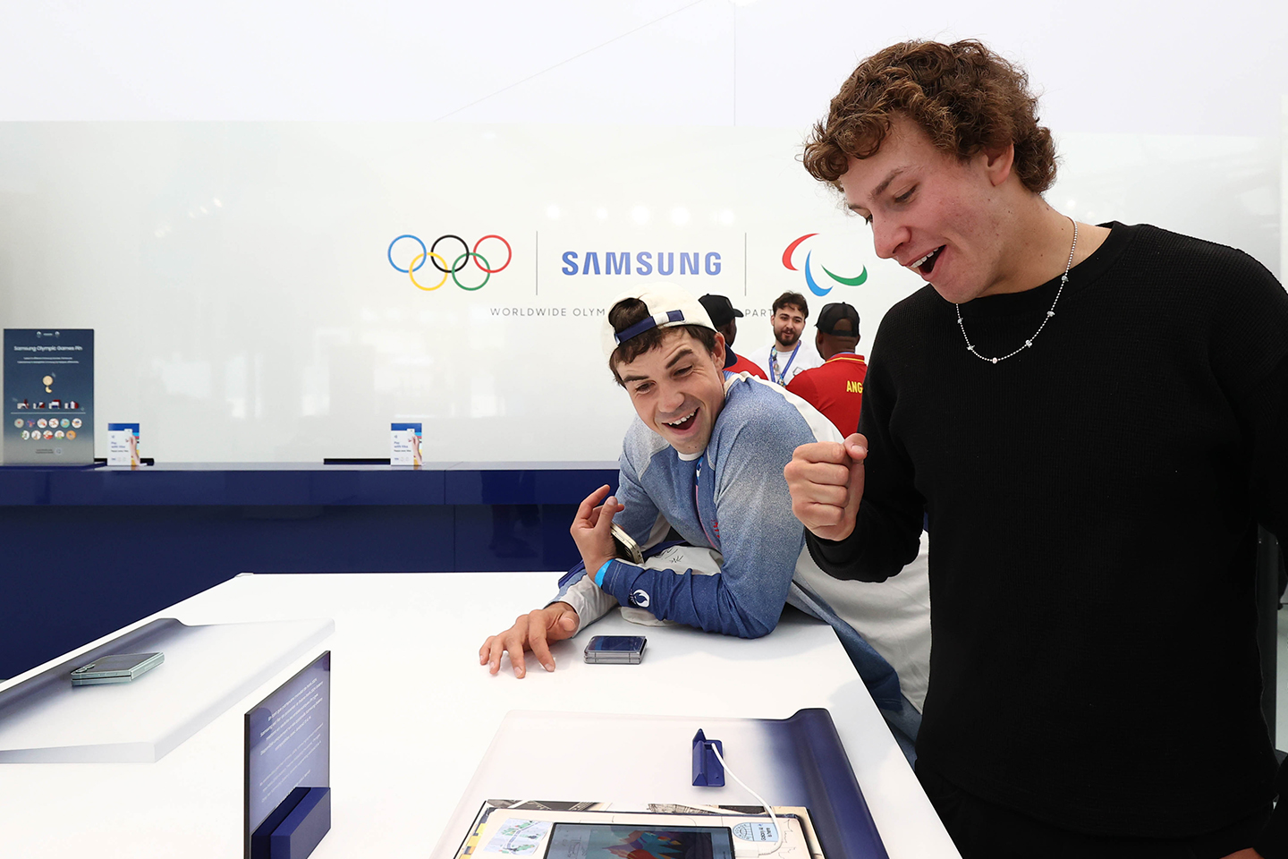 Imagen del reportaje París 2024: los miembros del equipo Samsung Galaxy se reúnen en el Olympic™ en Samsung | Village Plaza