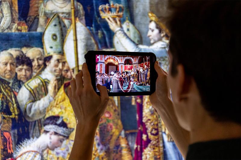 Notre-Dam-de-Paris-The-Augmented-Exhibition-goes-around-the-world-with-Samsung-tablets-NewsThumb-1440x960.jpg