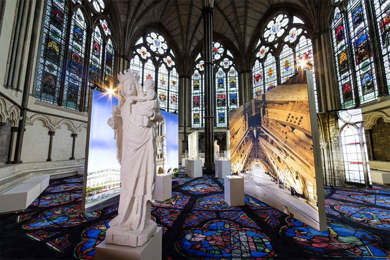 002-Notre-Dame-de-Paris-The-Augmented-Exhibition-Goes-Around-the-World-With-Samsung-Tablets.jpg