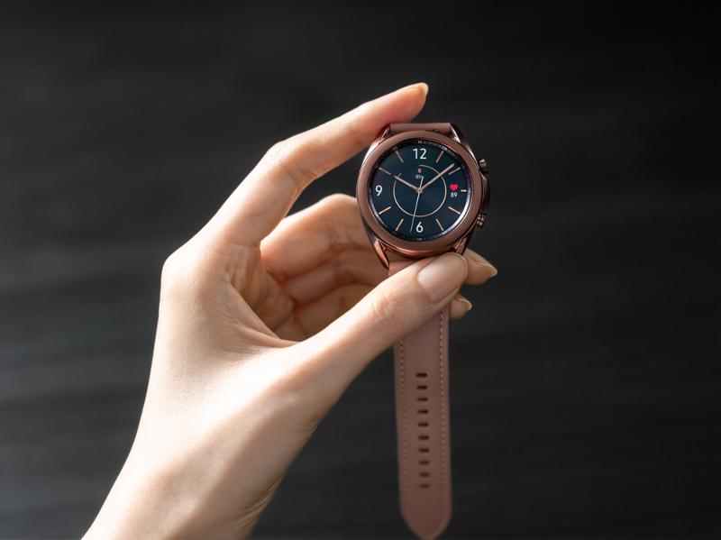 003_galaxywatch3_lifestyle_image-1.jpg