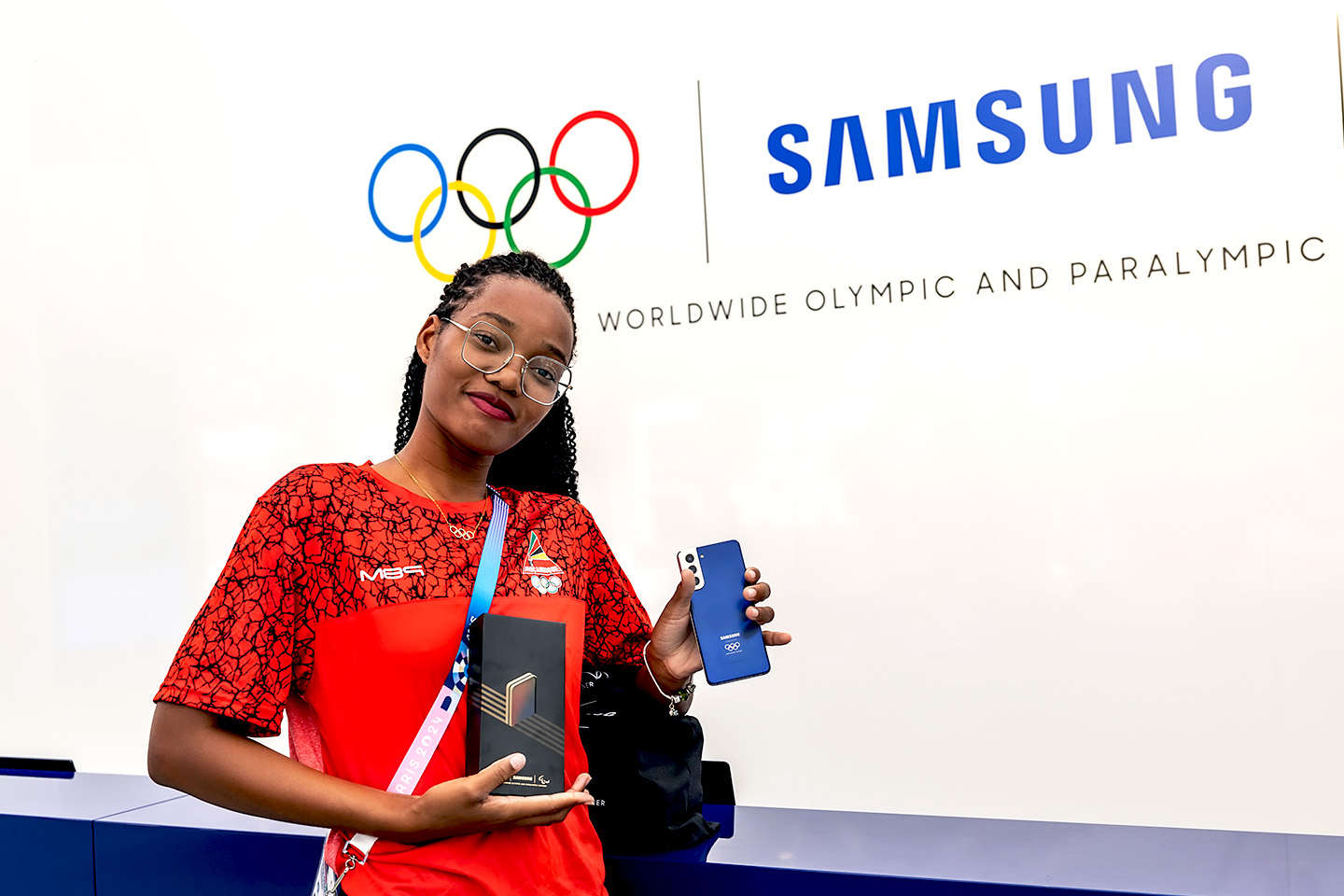 newsbody image of Galaxy Z Flip6 Olympic Edition Delivered to Hand of Every Paris 2024 Athlete