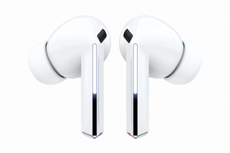 013-galaxy-buds3pro-white-front-lighting.jpg