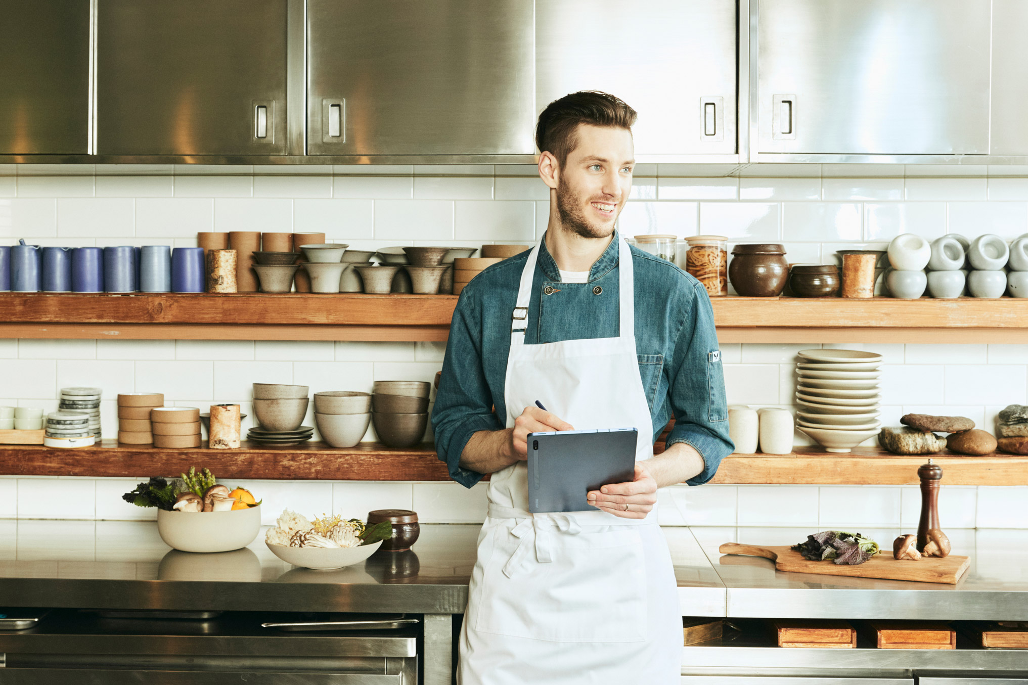 Chef Lidgerwood using the Galaxy Tab S7+ in the kitchen