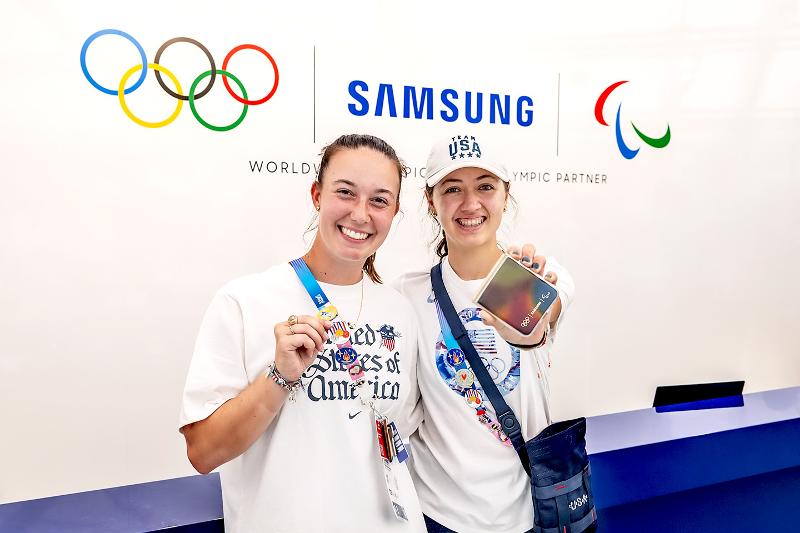 010--Paris-2024-Galaxy-Z-Flip6-Olympic-Edition-Delivered-to-Hand-of-Every-Paris-2024-Athlete-for-a-Medal-Worthy-Games-Time-Experience.jpg