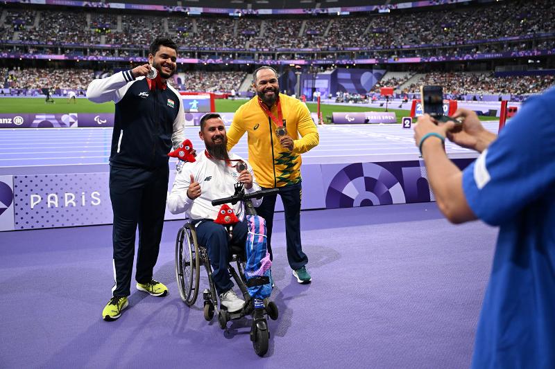 011-Paralympic-Victory-Selfie.jpg