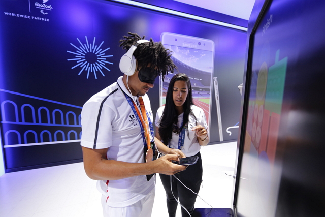 French Paralympian and World Record Holder, Arnaud Assoumani, Visits The Samsung Galaxy Studio in Olympic Park to Try Samsung's Mobile Accessibility Technology