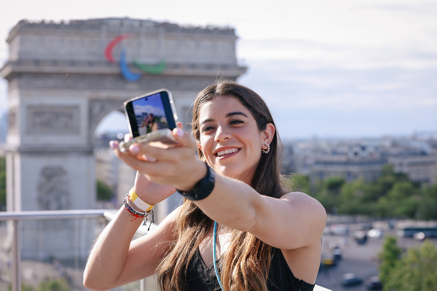 Imagen del reportaje París 2024: los atletas del equipo Samsung Galaxy y los influencers del #TeamGalaxy celebran los Juegos Olímpicos en la fiesta abierta a todos de Samsung