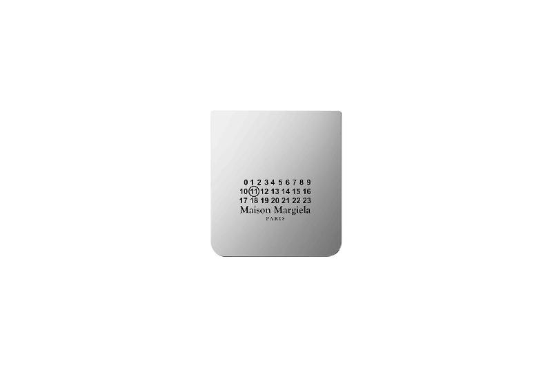 012-galaxy-zflip5-maison-margiela-edition-flipcard-simplelogo.jpg