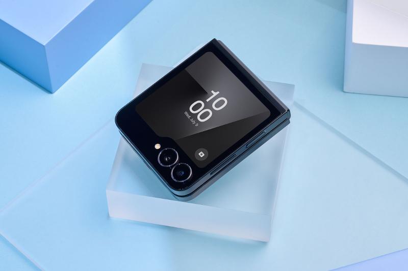 001-product-galaxy-zflip7-fe-black.jpg