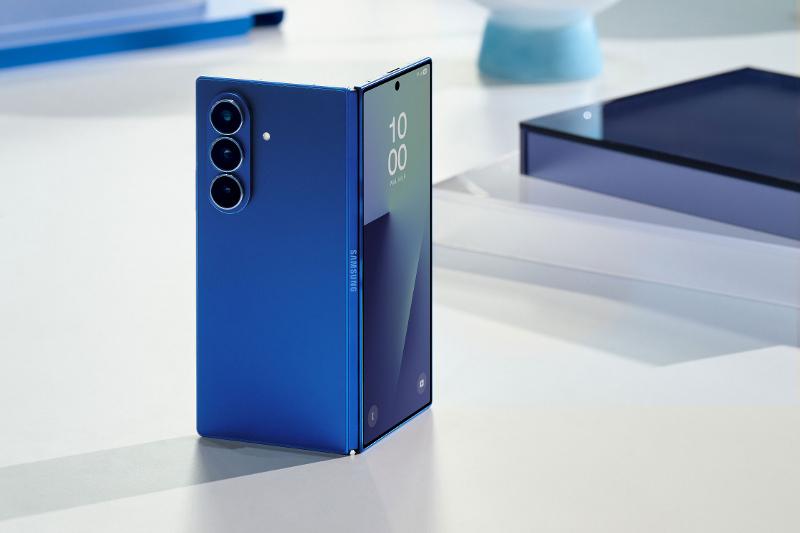 001-product-galaxy-zfold7-blueshadow.jpg