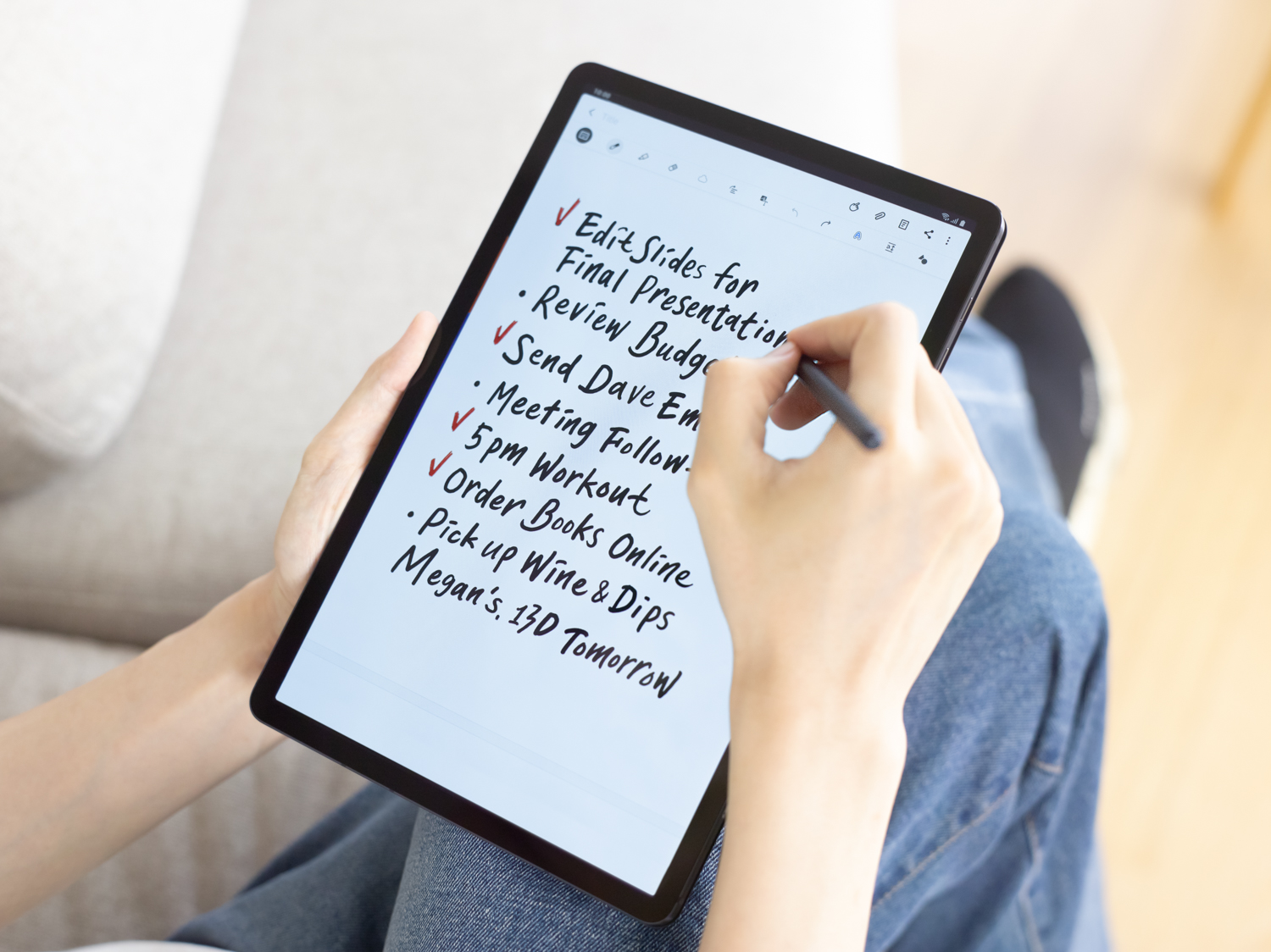 Checking a to-do list on the Galaxy Tab S7 in Mystic Black with the S Pen
