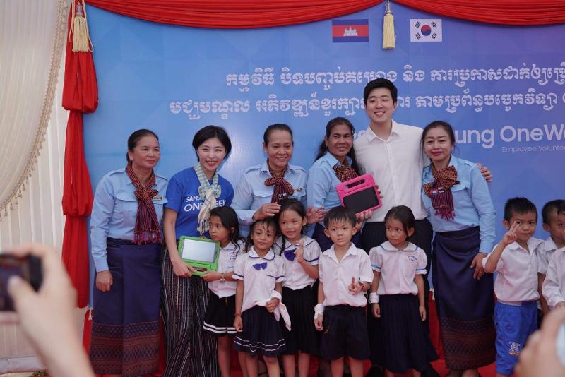 003_gen17_yejinchoi_cambodia_awardpicture-1.jpg